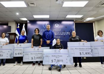 INDES entregó más premios a deportistas salvadoreños por sus buenos resultados internacionales