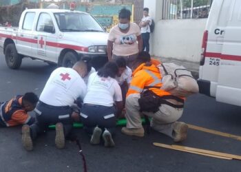 Una mujer lesionada tras ser atropellada por un motociclista