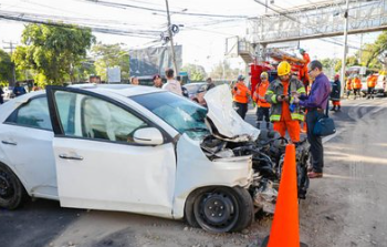 Conductor lesionado en aparatoso accidente sobre la alameda Manuel Enrique Araujo