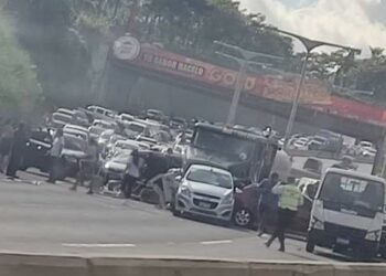 VÍDEO | Múltiple accidente vehicular en el bulevar Monseñor Romero genera alto congestionamiento hacia Los Próceres