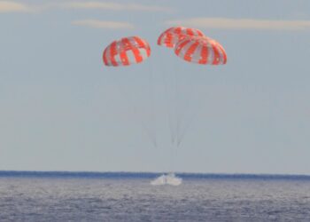 La nave Orion regresó con éxito y puso fin a la histórica misión lunar Artemis I