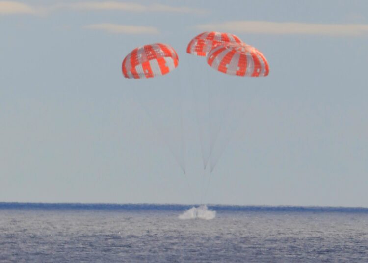 La nave Orion regresó con éxito y puso fin a la histórica misión lunar Artemis I