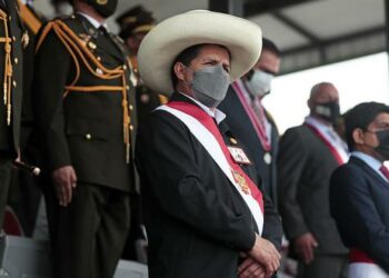 Fuerzas Armadas de Perú no acatarán órdenes de Pedro Castillo tras la disolución del Congreso