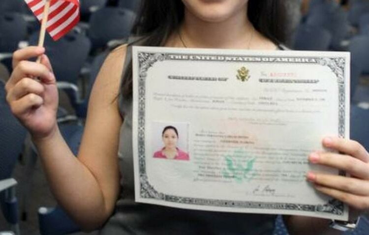 EEUU otorga la ciudadanía a número récord de inmigrantes