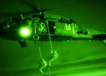Estados Unidos realizó una operación con helicópteros en Siria y detuvo a seis miembros del Estado Islámico