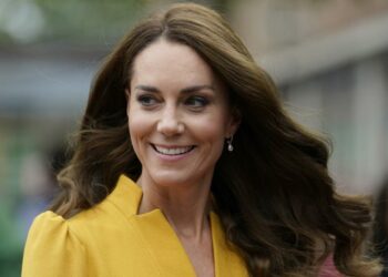 Kate Middleton realiza homenaje navideño a Isabel II