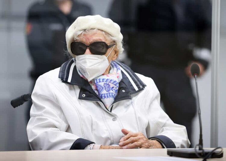 Alemania condena a mujer de 97 años por crímenes nazis de guerra