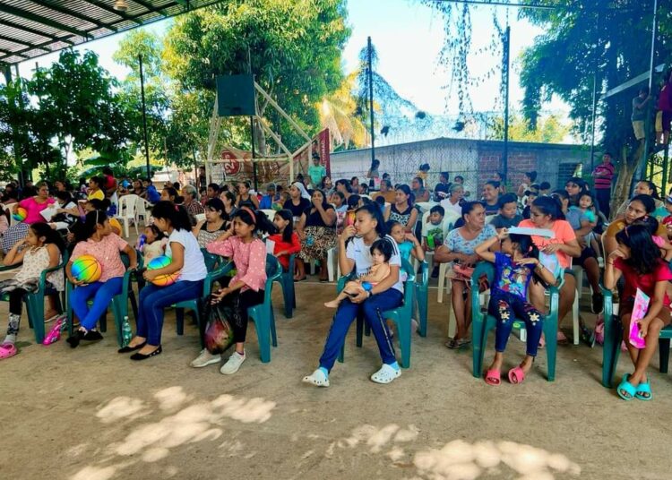 Niños de varios municipios del país reciben regalos y celebran la navidad con diputados de Nuevas Ideas