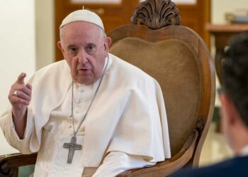 El papa Francisco reveló que firmó una carta de renuncia por si le falla la salud
