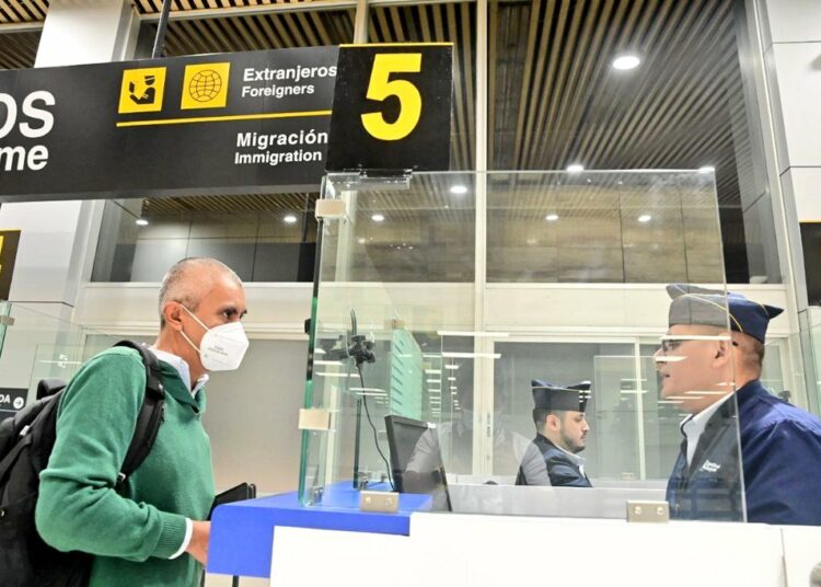 El Salvador tendrá pasaporte electrónico a partir del próximo año