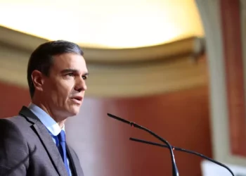 El presidente del Gobierno español, Pedro Sánchez también recibió un sobre con material pirotécnico