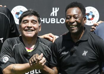 La vez que Maradona y Pelé olvidaron apagar sus micros y ‘liquidaron’ a Messi en público