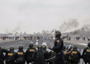 Perú Crisis: Manifestantes toman el aeropuerto de Arequipa para exigir la renuncia de la presidenta Dina Boluarte