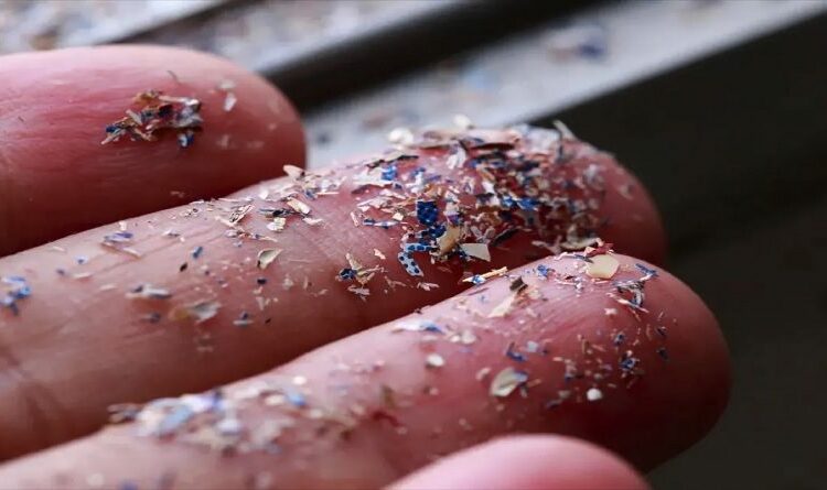 Detectan una ‘lluvia’ de plástico equivalente a unos 3 millones de botellas anuales