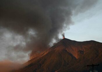 Cesa la actividad eruptiva del volcán de Fuego en Guatemala