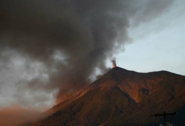 Cesa la actividad eruptiva del volcán de Fuego en Guatemala