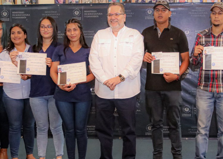 Gobierno reitera apoyo al sector ganadero para incrementar la producción de leche y carne