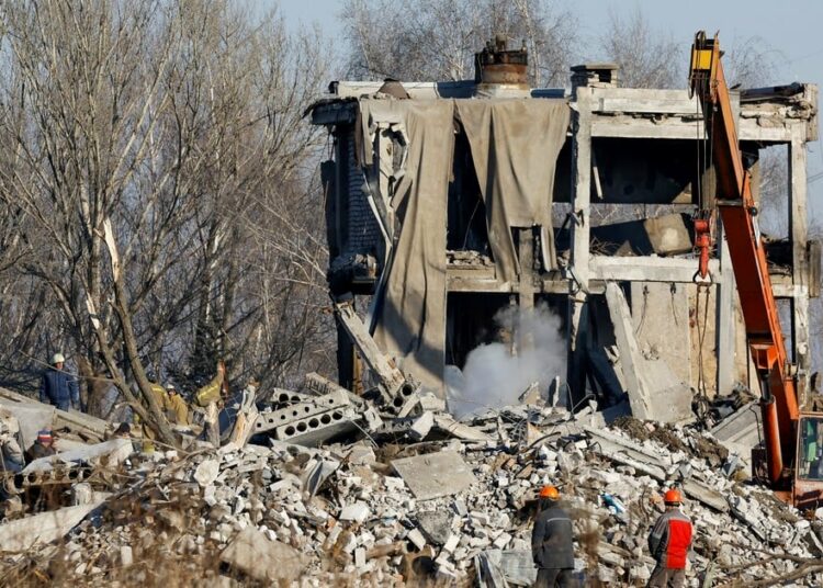 Termina la tregua rusa por la Navidad ortodoxa sin cese de combates en Ucrania