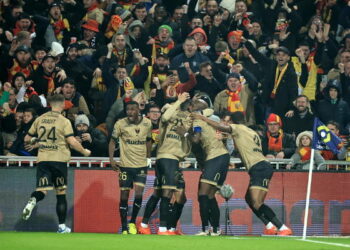 El PSG sufrió una dura derrota con el Lens y perdió su invicto en la Ligue 1