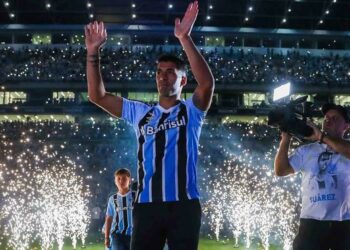 Espectacular bienvenida a Luis Suárez en Gremio