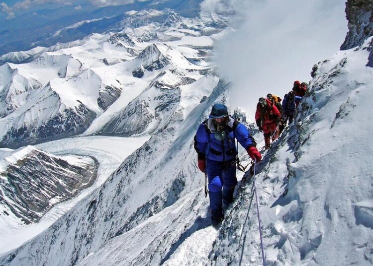 Revelan qué le pasa al cuerpo humano en la ‘zona de la muerte’ del Monte Everest