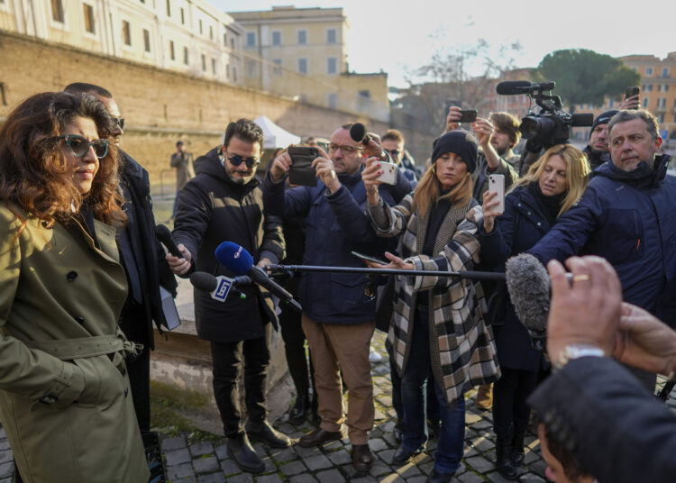El Vaticano : Acusaciones entre una mujer y un poderoso cardenal, un audio comprometedor y el “juicio del siglo”