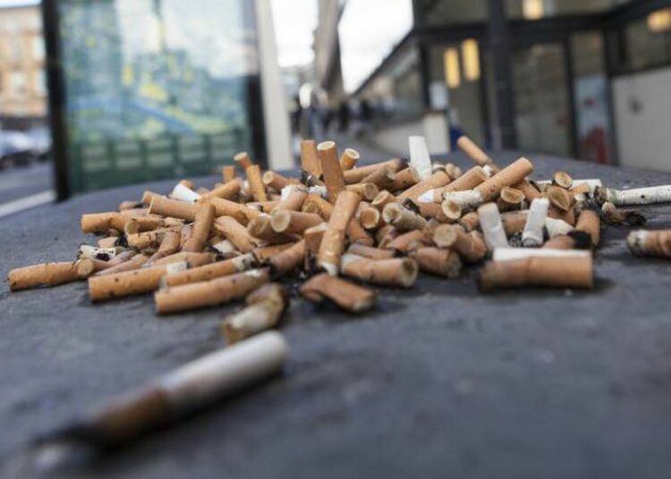 Los fabricantes de cigarrillos en España deberán pagar por la limpieza de las colillas