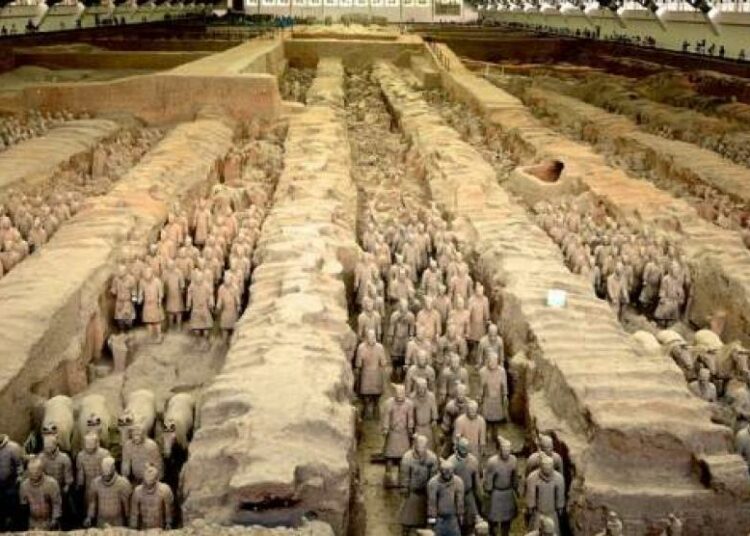 Por qué los arqueólogos temen abrir la tumba del primer emperador de China