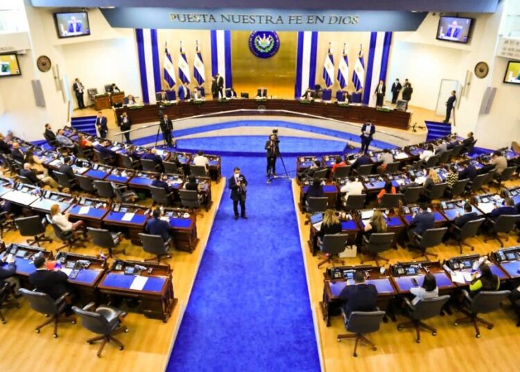 Diputados aprueban enmiendas a la Ley de Transporte Terrestre que permitirá imponer multas de hasta $150