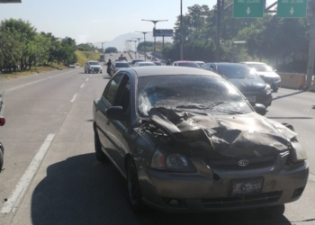 Dos lesionados en accidente de tránsito en bulevar Monseñor Romero