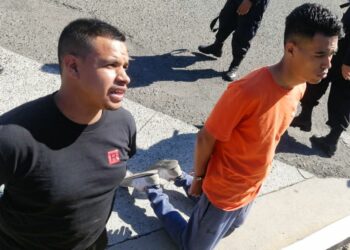 Capturan a pandilleros mientras movilizaban dinero obtenido por extorsiones en Soyapango