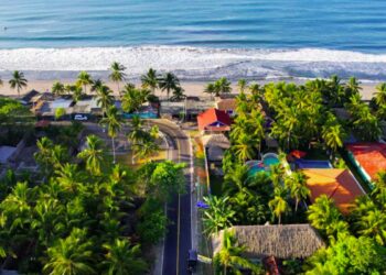 MOP entrega reconstrucción de 15.8 kilómetros de carretera a playa La Zunganera