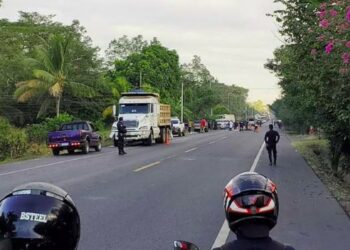 Motociclista pierde la vida tras quedar debajo de un camión de volteo en San Miguel