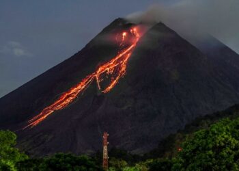 Indonesia pide precaución tras siete erupciones del volcán Merapi en menos de 12 horas