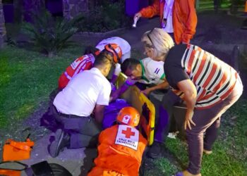Motociclista perdió el control y cayó del paso a desnivel Hermano Lejano, esta madrugada