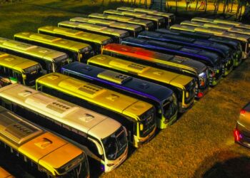 Renuevan flota de 36 buses del transporte colectivo del país