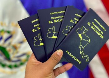 Más de 800 mil pasaportes han sido emitidos a salvadoreños en el exterior