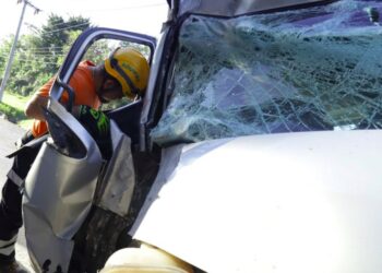 Accidente de tránsito deja a tres lesionados en calle antigua a Nejapa