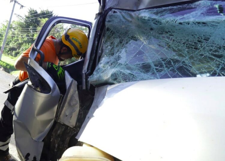 Accidente de tránsito deja a tres lesionados en calle antigua a Nejapa