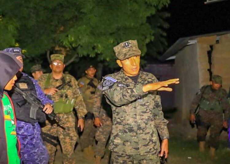 Ministro de Defensa Merino Monroy, recorrió zonas afectadas por sismo en Ahuachapán