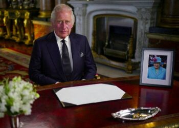 Carlos III busca acercarse al pueblo británico y cede parte de sus ingresos a Reino Unido 