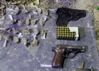 FAES encuentra armas, municiones y droga abandonadas en Soyapango