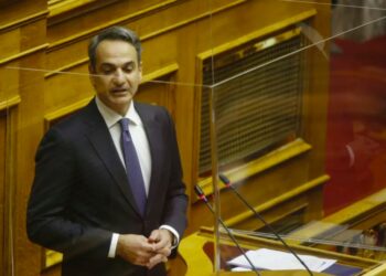 Primer ministro de Grecia, Kyriakos Mitsotakis, supera la moción de censura por un escándalo de escuchas
