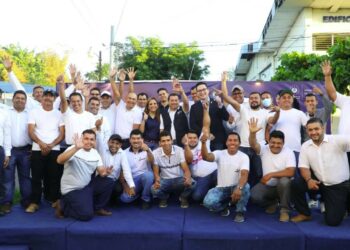 Un nuevo contingente de salvadoreños partió con rumbo hacia Canadá