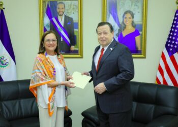 Embajador de EE.UU. sostuvo encuentro con canciller salvadoreña para establecer agenda común