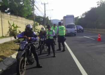 Conozca la nueva normativa de tránsito para los motociclistas en El Salvador