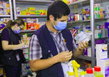DNM realiza inspecciones en establecimientos de fármacos en Chalatenango