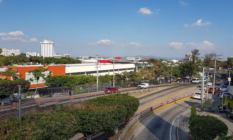 Ambiente cálido y cielo entre despejado a nublado para este lunes