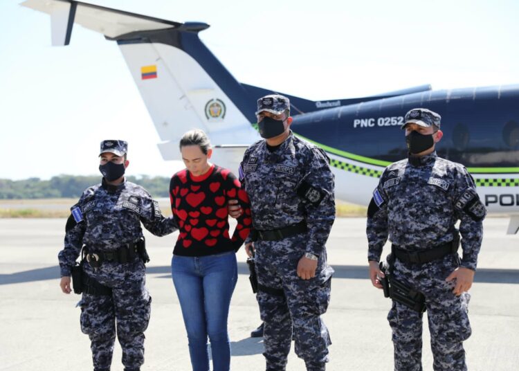El Salvador entrega a Colombia a mujer implicada en el asesinato del fiscal paraguayo Marcelo Pecci