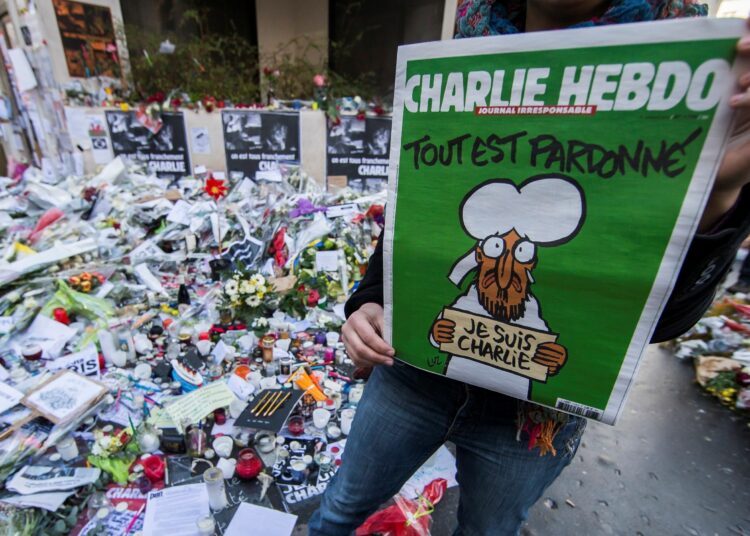 Irán advierte a Charlie Hebdo: “Mira lo que le pasó a Salman Rushdie”